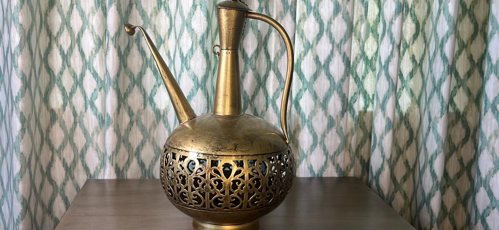 Antique look metal Surahi tealight